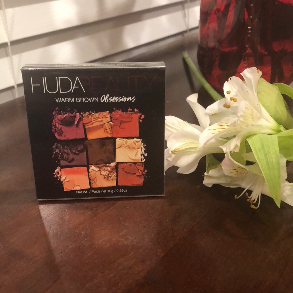 Huda warm brown Obsessions Palette